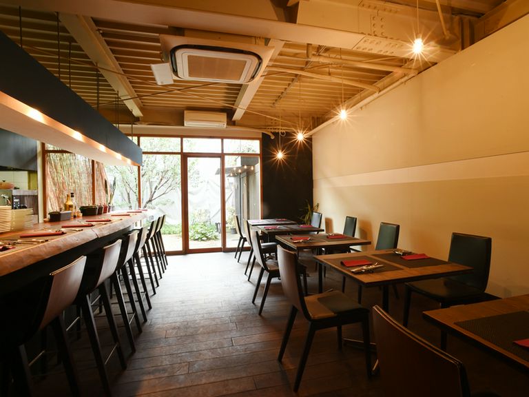 椋の木をふんだんに使った、あたたかみ溢れる空間で特別な時間を