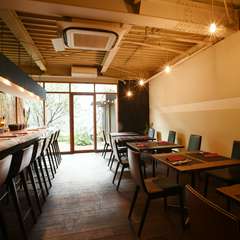 椋の木をふんだんに使った、あたたかみ溢れる空間で特別な時間を