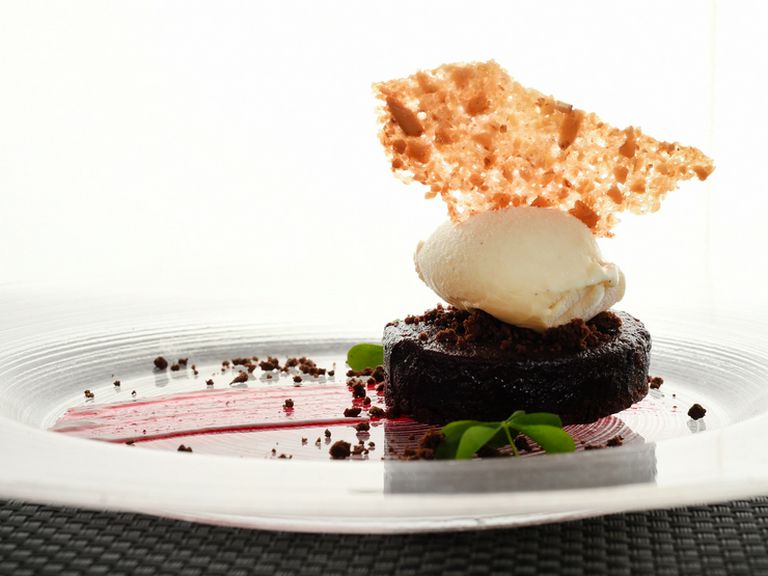 温かさと冷たさが楽しめる『ガトーショコラ』などデザートも充実