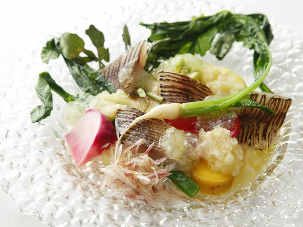 旬の魚と野菜を使用『本日の天然魚のクルード』