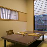 プライベート感あふれる個室も完備。本格京懐石をお座敷で楽しみながら、周囲を気にせず会話を楽しめるので、商談や、接待、会食など、大切なゲストをおもてなしするのにぴったりです。