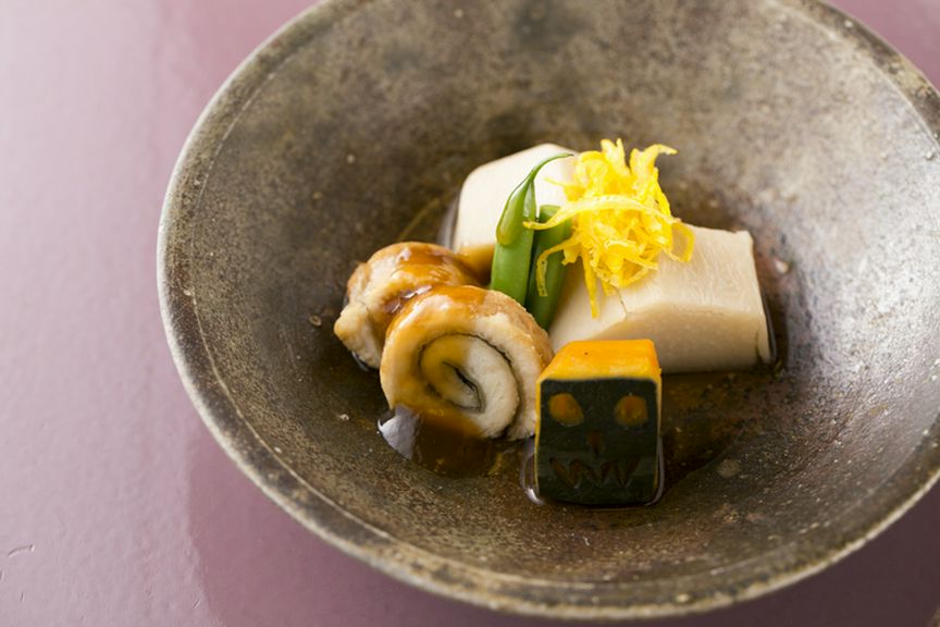 じんわり炊いた『海老芋、穴子、南京の炊き合わせ』