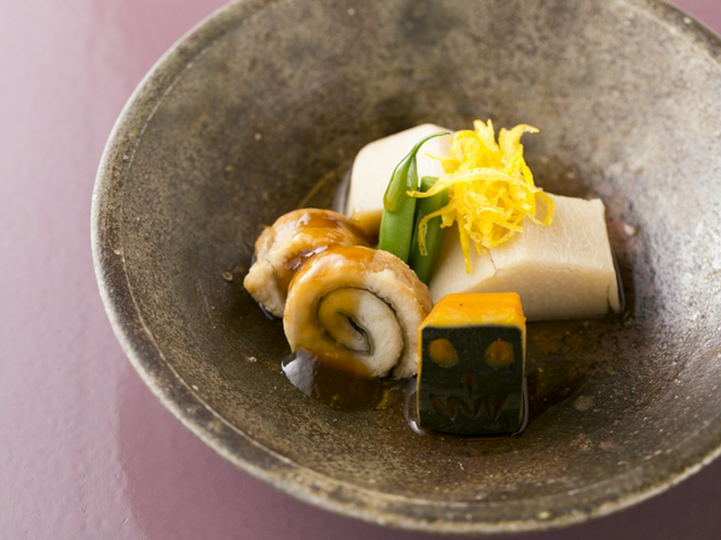 じんわり炊いた『海老芋、穴子、南京の炊き合わせ』