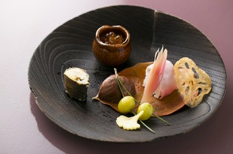 季節を一皿に閉じ込めた『秋の前菜』