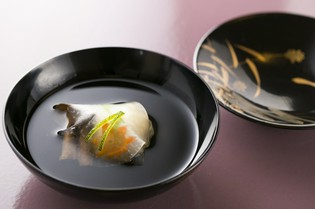 京都の井戸水を使った出汁が際立つ、やさしい味の『お椀』