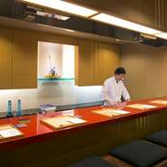 デートでも、接待でも、リラックスして楽しんでいただくことが第一です。最初に強烈なインパクトがあるより、時間がたつにつれて、じわーっとお客様の心に沁みていくような、癒し系のお店でありたいですね。