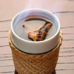 シーズンオフや、時化で望みのものが仕入れられなければ営業せず