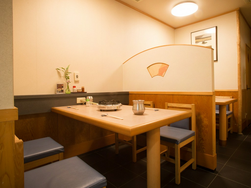 緊張とは一切無縁。自宅のように寛ぎながら美食を堪能できる