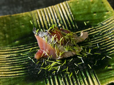 つまみより。最もおいしい時期を逃さない『戻りかつおのたたき』