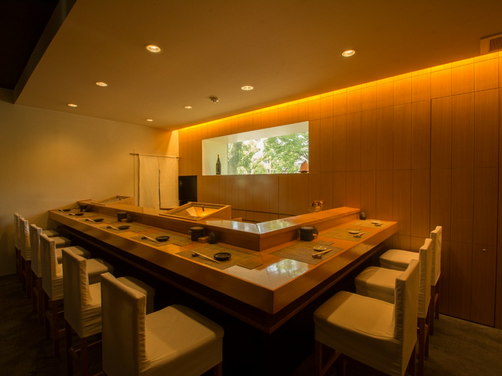 和の風情を楽しみながら、活きのよい魚と旨いお酒を心ゆくまで