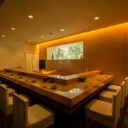 年に数回行われるイベントでは、ジャズやアコースティックギター、三線などの生演奏が楽しめます。活きのいい和食と音楽のコラボレーションが、素敵な思い出の時間をつくります。大切なお客様のおもてなしにも。