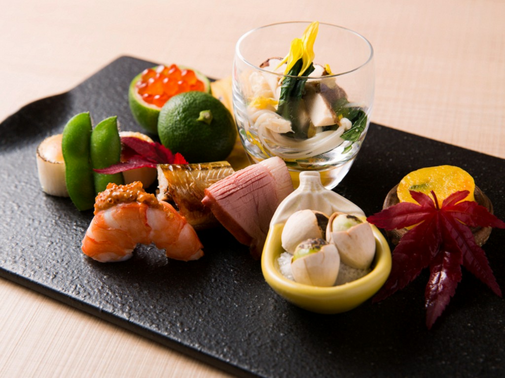 旬の味覚のおいしさを一皿に凝縮した『前菜盛り合わせ』