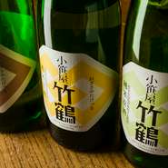 日本酒は『竹鶴』一本。酸がしっかりと立ちつつ、ふくよかな旨みも併せ持つ味わいは、店主・今井氏をして「創業から変わることのない、すべての料理の基準」と言わしめます。