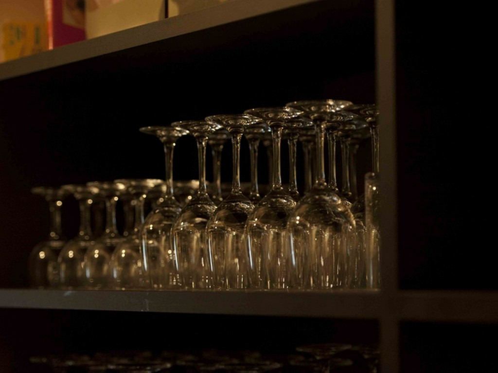 デザインものの食器を取り入れて季節感を演出