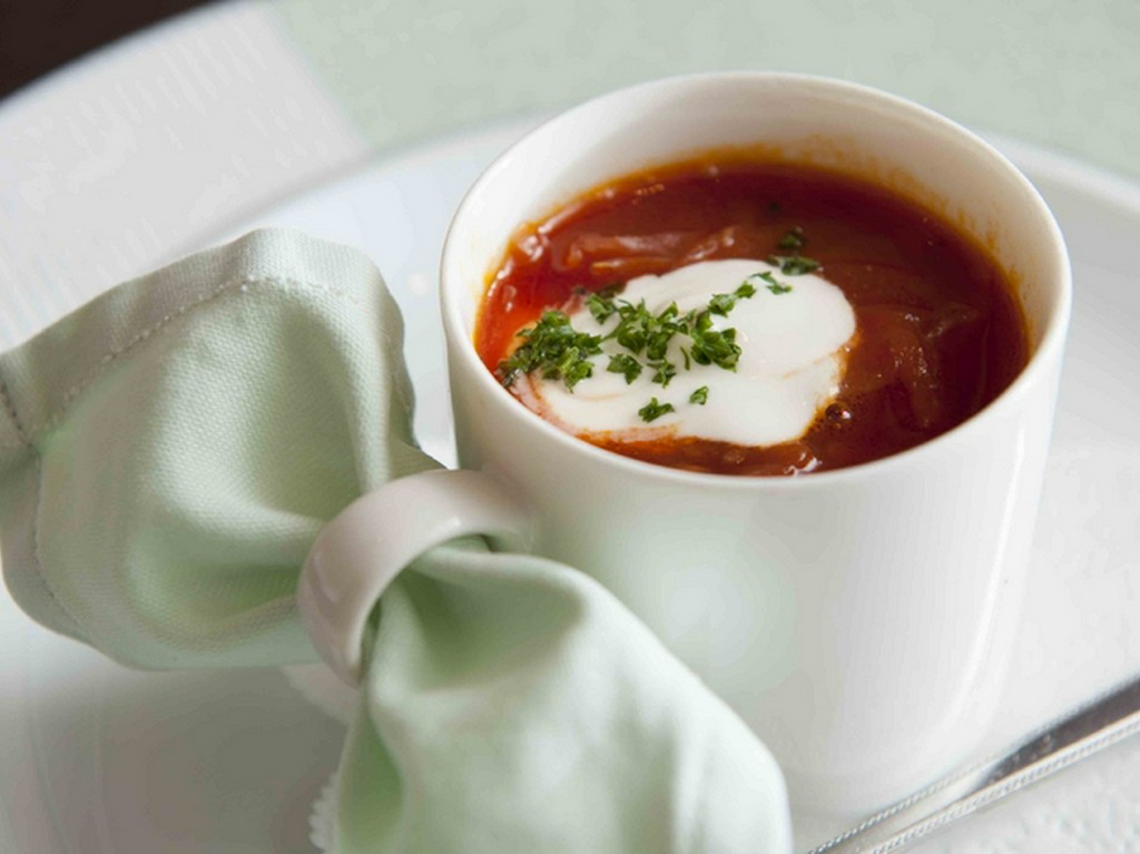 丸一日かけてじっくり煮込む『ボルシチスープ』