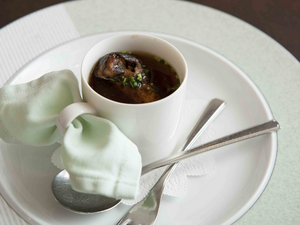 香り豊かな秋の限定メニュー『松茸のスープ』