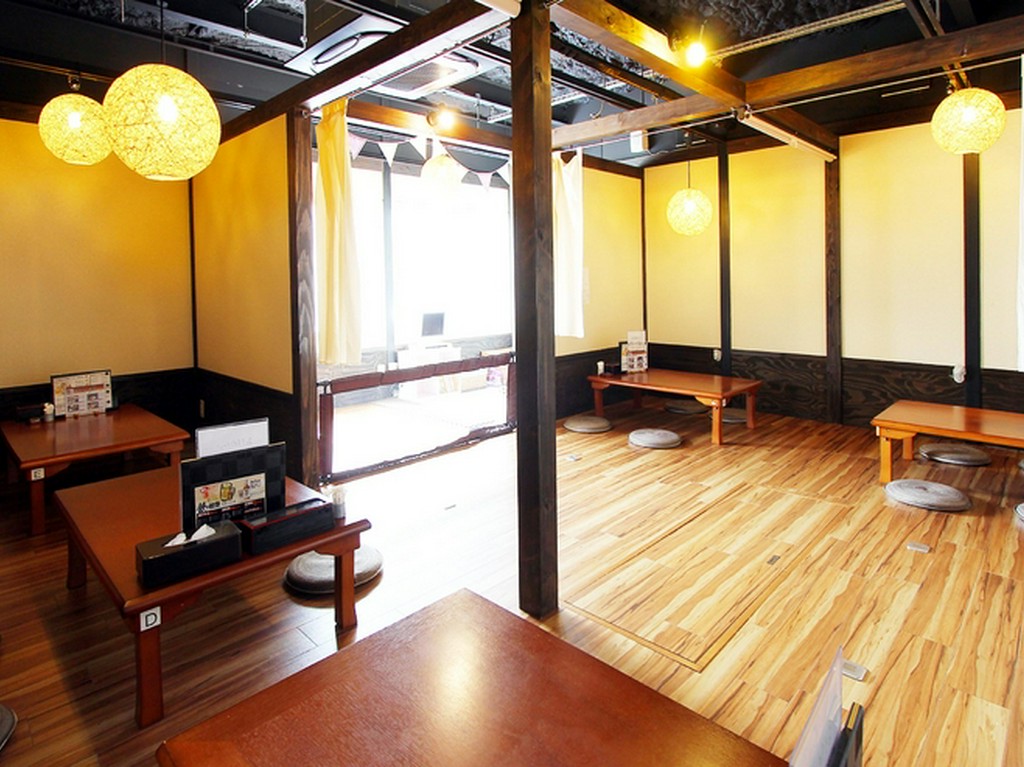 和風の店内や半個室、必要最低限の接客など、落ち着く環境が整う