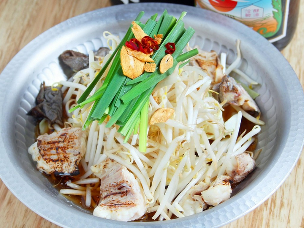 口の中に広がる香ばしさが病み付きになる『炙りもつ鍋』