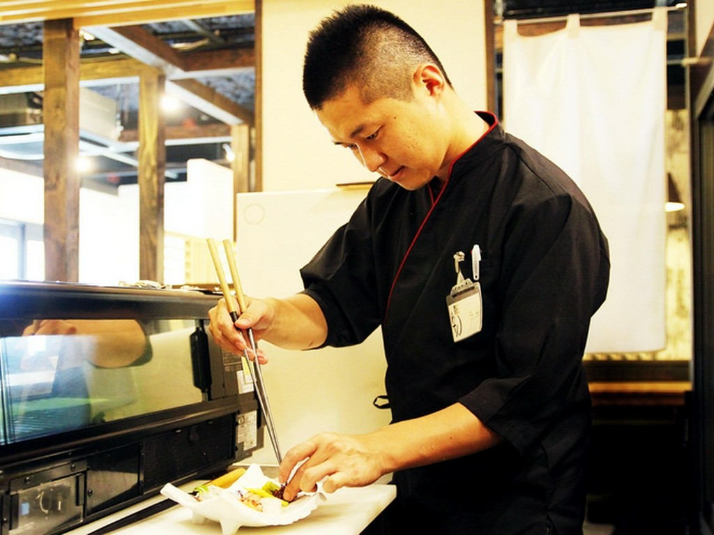 必要以上にかしこまらず、全てのお客様に満足していただく配慮を