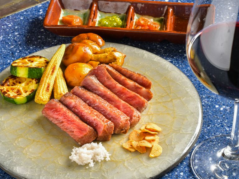誕生日や記念日・御祝の席は鉄板カウンターで