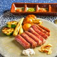 飛騨牛ローストビーフ雲丹のせ　
