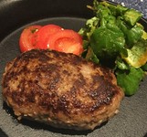 国産和牛飛騨牛を100％使用し
肉の旨さ引き出すためなるべくシンプルな味付けのみで
仕上げた上品ながらも旨味が溢れ出す一押しメニュー！