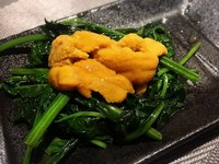 蝦夷アワビを鉄板で！
肝と焦がしバター醤油のスペシャルソースを目の前で！写真はうにのせ2580円
