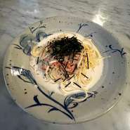 サラダ、バケット付