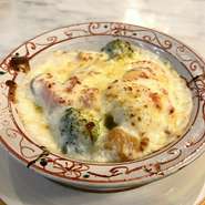 サラダ、バケット付