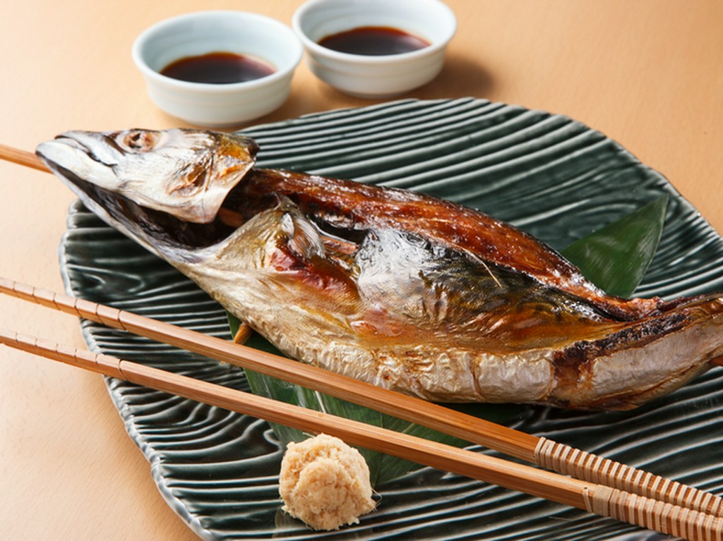 食材が本来持っている良さを活かした　『一本丸ごと！豪快浜焼き鯖（大）』