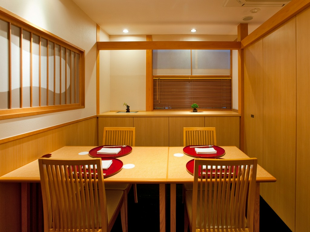 洗練された個室と品格のあるお料理で、大切な方をおもてなし