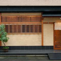 のれんの奥には、粋でおしゃれな癒しの空間が広がっています