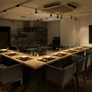 サービス料として10％頂いております。
コース内容は一例です。
男性のハーフパンツ、サンダルでのご来店はご遠慮させていただきます。
当店はお一人様ワンドリンク以上のご注文をお願いします。
ご予約は2名様以上からとなります。
お苦手な食材やアレルギーのある場合はコメント欄にご記入くださいませ。
当日の対応はいたしかねます。
デザートにメッセージをご希望の方は、コメント欄にご記入くださいませ。