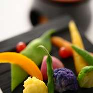 ※テーブル席又はカウンター席が御座います。
ご希望の席をお書き下さい。
無い場合は空いている席になります。
【注意* 状況によってご希望に添えられない場合もあります。ご理解とご協力のほどよろしくお願い申し上げます。】
※別途サービス料として10%頂戴致します。