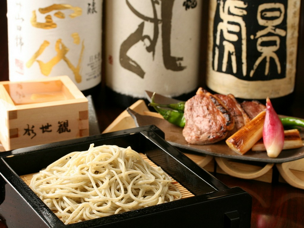 こだわりの酒と肴、〆に蕎麦。粋な空間でゆったりと