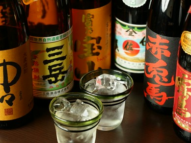 九州の焼酎など、種類豊富なこだわりのお酒に舌づつみ