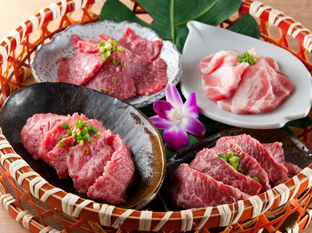 納得のボリューム感！　『新羅肉盛セット』