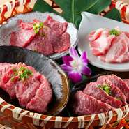 カルビ・ロース・ハラミ・豚サムギョプサル（3～4人前）。ボリューム感のある、定番お肉のお得なセット。口当たりがよくしつこさのない、風味が豊かな肉の旨み、甘みが感じられます。