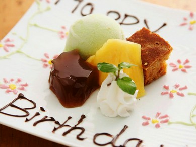 デザートプレートにお飲みのメッセージを添えて！