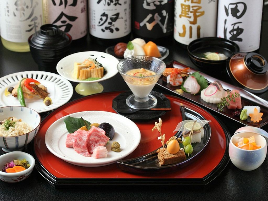 新鮮魚介と黒毛和牛の贅沢な競演。素材の旨味を最大限引き出す職人技が冴える『会席　瀬戸　Seto』