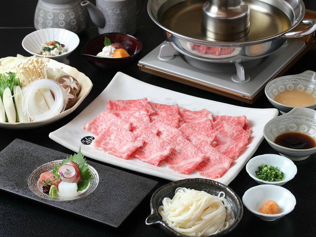 上品な昆布出汁が素材の風味を引き立てる『しゃぶしゃぶ会席　銀朱 Ginnsyu』