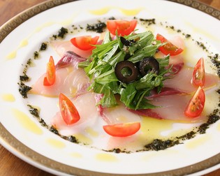 新鮮な魚や特大サイズのソーセージなど美味しいものが豊富なお店