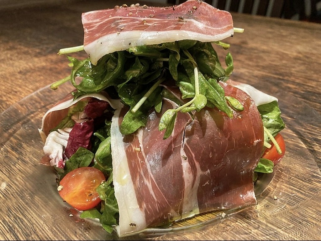 パルマ産生ハムとルッコラのサラダ