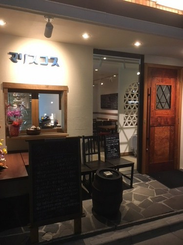 黄色が目を引く自由が丘の隠れ家