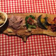 大人気のタパス６種の盛り合わせ