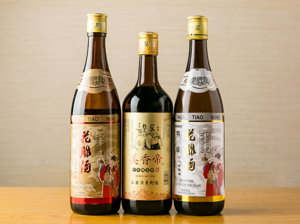 料理に紹興酒を合わせて、にぎやかな女子会を