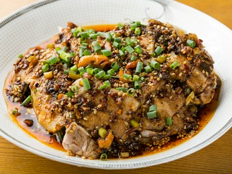 豚肉にニンニクのたれがからんだ逸品『蒜泥白肉』