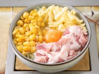 豚肉にチーズ、コーンが入った相性のよさ抜群のお好み焼きです。
迷ったらひょうたん天を！！