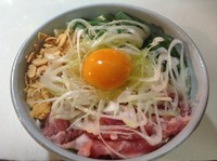 豚肉／ニンニクチップ／ニラ／ねぎ
