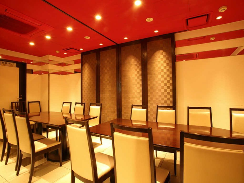 人数に応じて仕切ることができる個室。家族での利用も人気